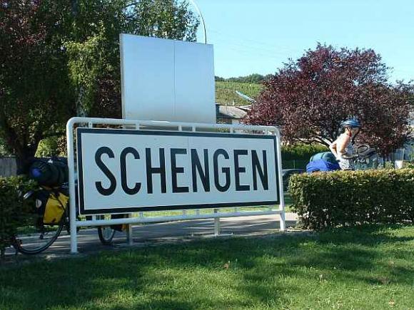 Renunţarea la Schengen ar putea costa între 470 şi 1.400 de miliarde de euro în zece ani