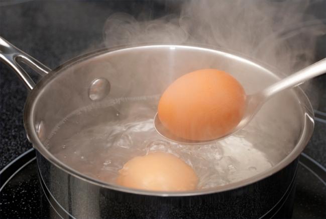 Trucul care te ajută să fierbi corect un ou