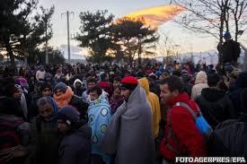Aproape 13.000 de migranți, în condiții de igienă deplorabile, la frontierea dintre Grecia și Macedonia