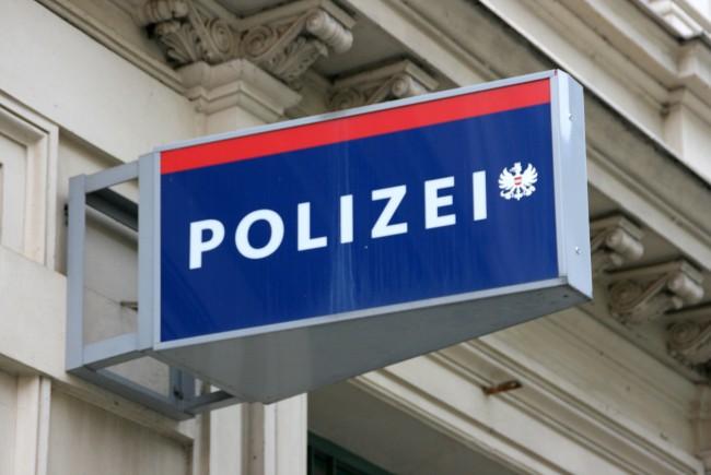 Șocant! Un tânăr român de 19 ani s-a dezbrăcat în pielea goală în centrul Salzburgului
