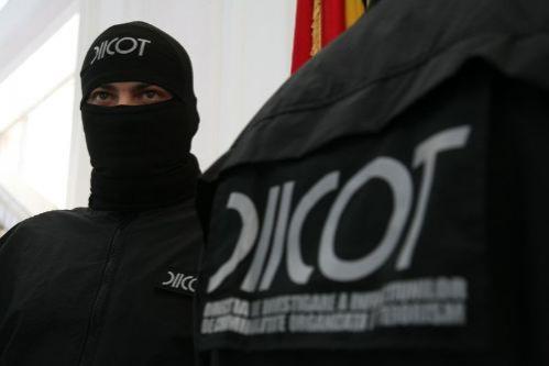 Nu e banc! O femeie din Braşov a confundat mascaţii de la DIICOT cu stripperii