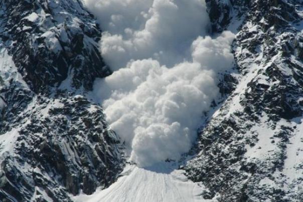 ALERTĂ: Risc maxim de avalanşă în Masivul Bucegi