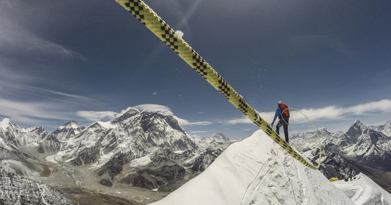 Documentar Discovery despre cea mai neagră zi din istoria Everestului