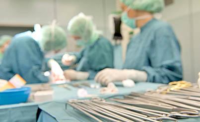 Premieră medicală: Un robot-chirurg face operaţii de ţesuturi moi