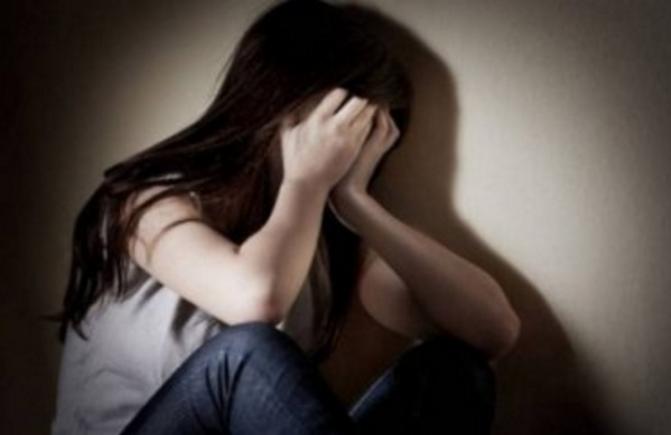 CAZ ȘOCANT în Suceava. Fată de 15 ani, îmbătată și violată de doi minori și un fost primar