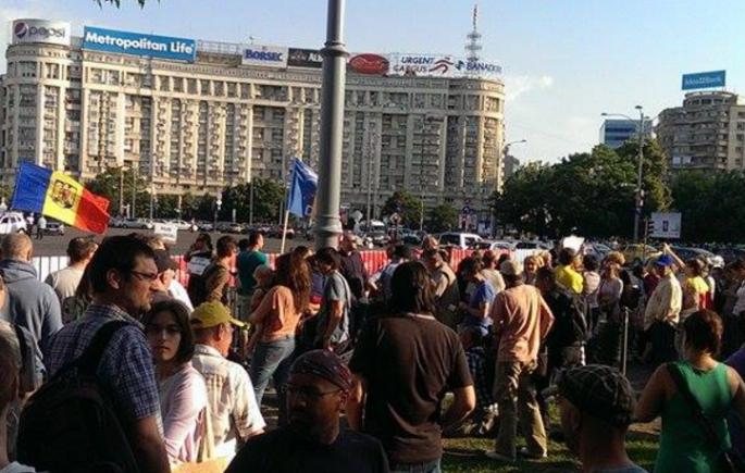 Sindicaliștii RADET protestează în fața Guvernului