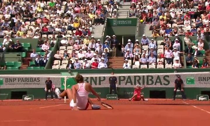 Aşa ceva vezi mai rar pe terenul de tenis! Punct SPECTACULOS realizat la Roland Garros (VIDEO)