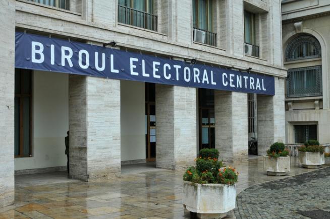 Apelul de  la ora 12.00. Au votat trei milioane de români. Plus încă câţiva