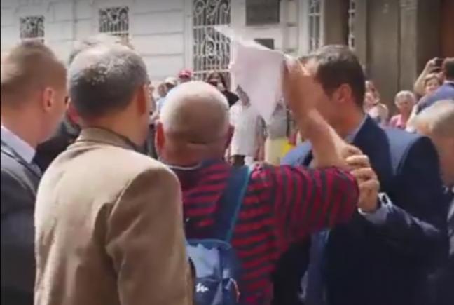 Klaus Iohannis, implicat într-un incident la Sibiu (VIDEO)