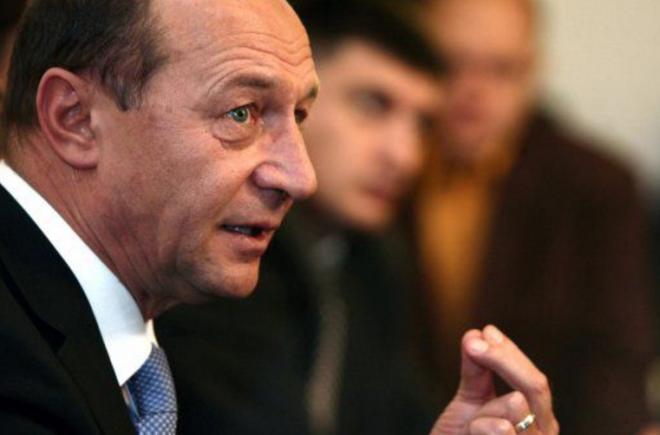 Politicienii români reacționează după BREXIT. Băsescu: Ce ai făcut, Cameron?