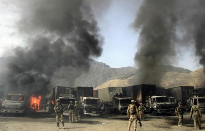 Masacru în Afganistan. Zeci de morți și răniți în atacuri sinucigașe asupra unui convoi al poliției