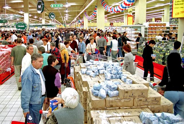Legea supermarket-urilor, cu 51% produse româneşti la raft, a fost promulgată