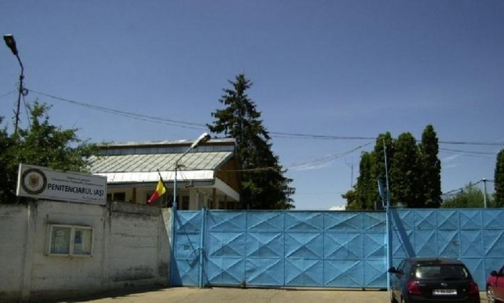 Revolta deţinuţilor. Haine incendiate şi proteste în penitenciarele din Botoşani şi Constanţa 