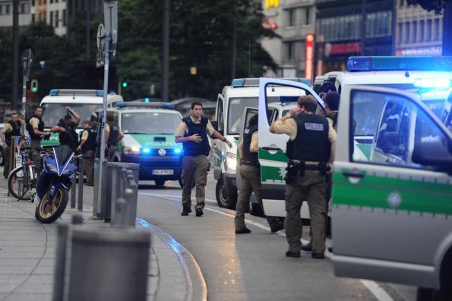 Munchen: Susținătorii Statului Islamic se bucură. Poliția germană anunță că atacul terorist este în curs