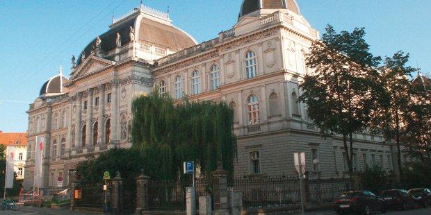 Alertă teroristă în Austria! Un român a fost prins cu un pistol în curtea unei universități