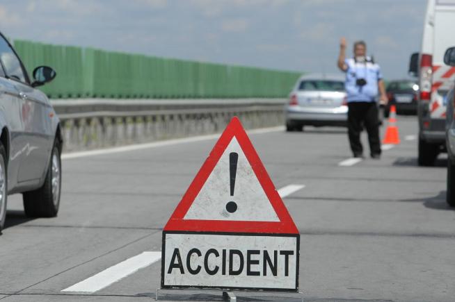 Accident grav între Bușteni și Azuga. O persoană a murit, cel puțin șapte sunt rănite. Traficul a fost restricționat