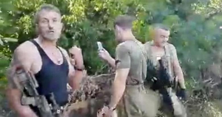 Soldaţi ucraineni, filmaţi în timp ce caută pokemoni prin boscheți, într-o zonă de război (VIDEO)