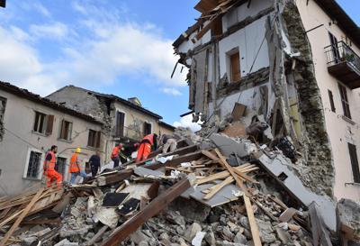 Un român, mort, doi răniţi şi alţi nouă daţi dispăruţi, în urma cutremurului din Italia