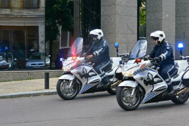 Când, cum  şi în ce situaţii au voie demnitarii români să folosească COLOANA OFICIALĂ?  