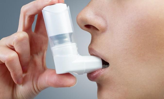 Un medicament experimental, promițător în astmul sever