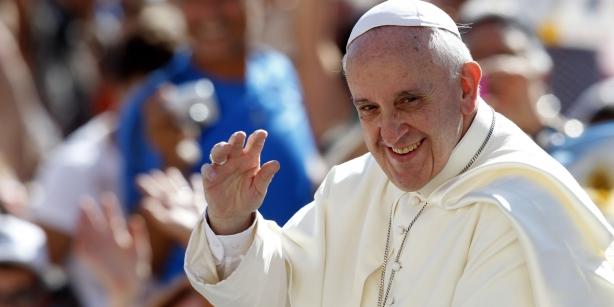 Papa Francisc este invitat în România de episcopii catolici  