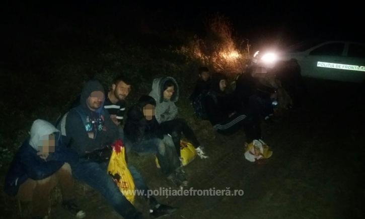16 irakieni au încercat să intre ilegal în România, trecând Dunărea. Călăuzele le-au luat 35.000 de familie!