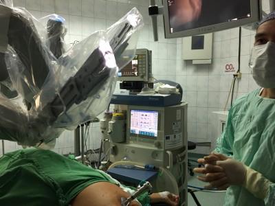  Premieră: Chirurgie minim invazivă cu robotul da Vinci, la Spitalul Militar Central