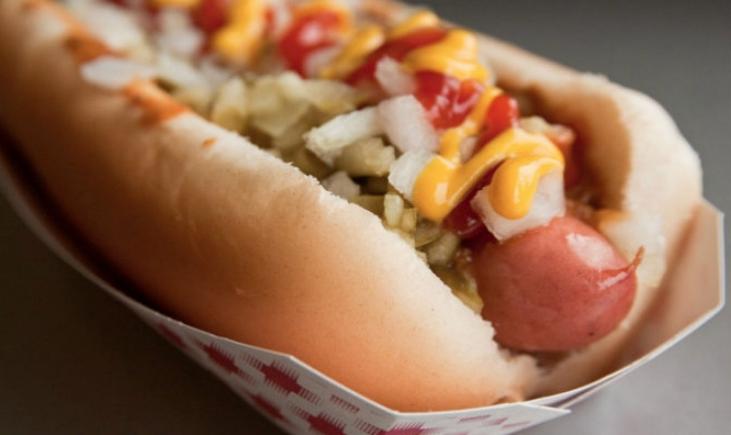 Celebrul hotdog va fi redenumit pentru a nu induce în eroare consumatorii