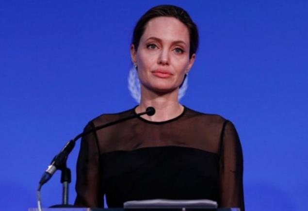 Angelina Jolie a fost interogată trei ore de FBI