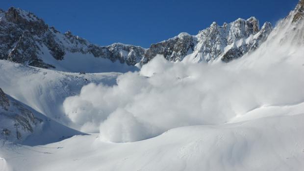 Atenție! Pe toate văile din masivul Bucegi, risc major de avalanșă!
