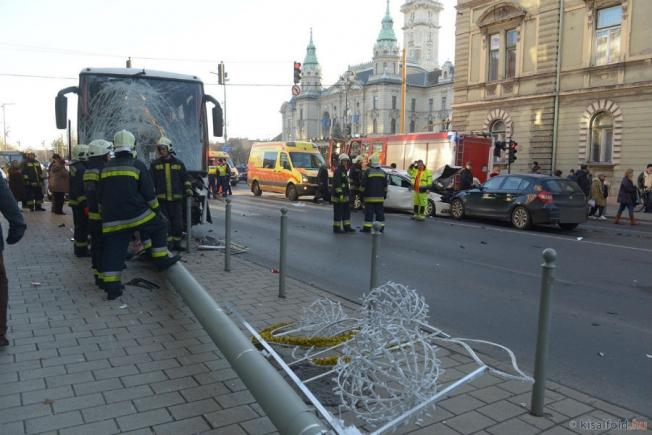 Autocar cu români, implicat într-un accident rutier în Ungaria