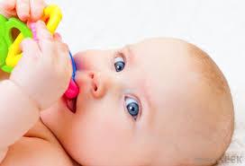 Atenţie la jucăriile pentru dentiţie pe care le daţi bebeluşilor