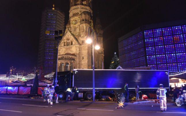 Morți și răniți, după ce un camion a intrat în Piața de Crăciun din Berlin - video