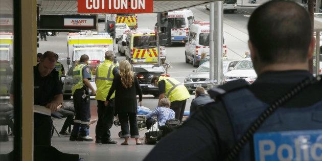 O mașină a intrat în mulțime la Melbourne: 3 morţi, 20 de răniţi (VIDEO)
