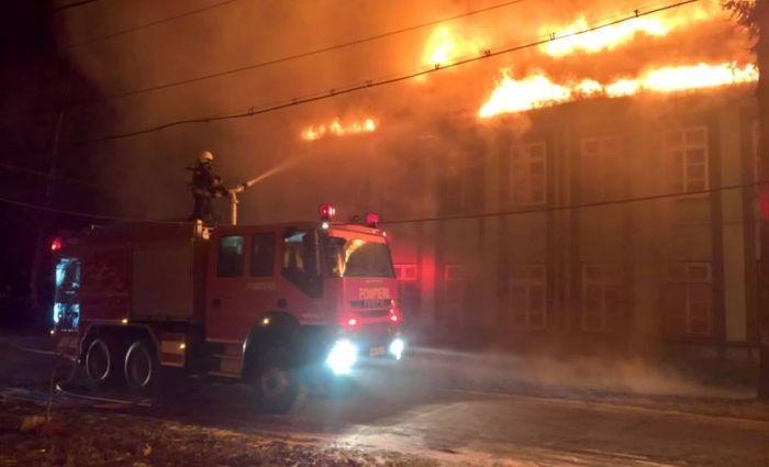 Incendiu violent la un spital din Timiş. Zeci de pacienţi au fost evacuaţi
