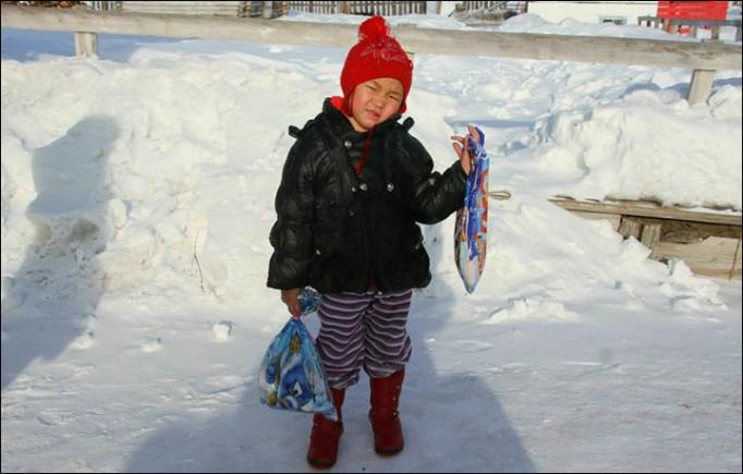 Cea mai curajoasă fetiță din Siberia! A mers pe jos 8 km, la -24 de grade, trimisă după ajutor de bunicul său orb