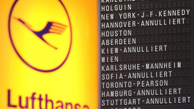 Piloții de la Lufthansa vor primi salarii majorate. După cinci ani de negocieri și greve fără număr