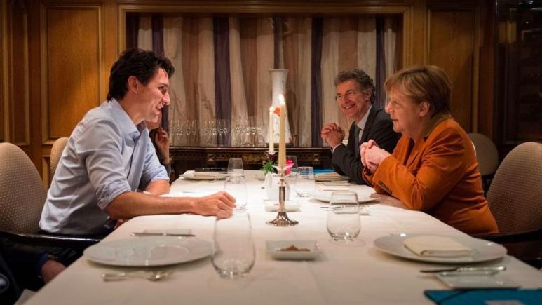 Cină romantică. Nici chiar Angela Merkel n-a rezistat "efectului" Trudeau!
