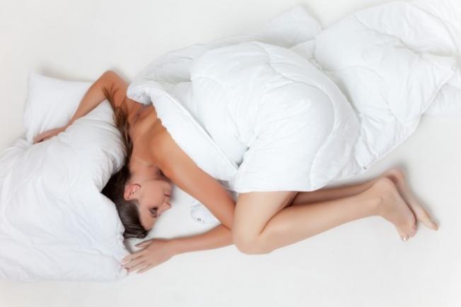 De ce e bine să dormim dezbrăcaţi