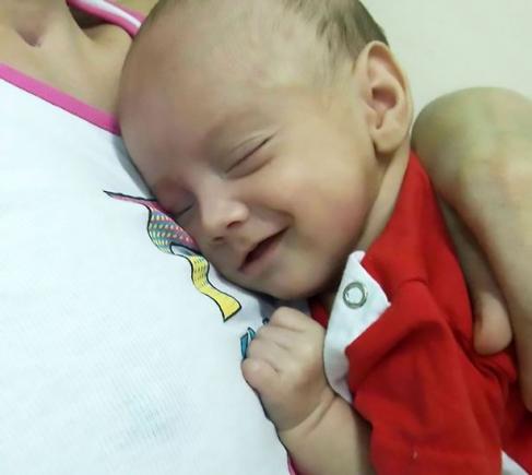 Miracol după miracol: Aflată în comă, o tânără a născut de Crăciun şi s-a trezit înainte de Paşti (VIDEO)