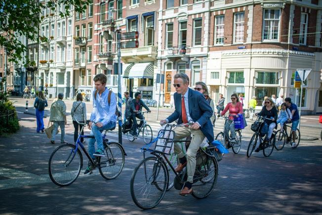 Soluţia Amsterdam la criza obezităţii: Fără sucuri dulci şi mai mult somn 