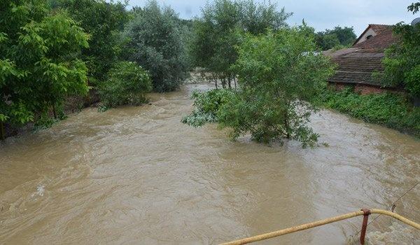 De miercuri până vineri după-amiază, cod galben de inundații în 9 bazine hidrografice din Oltenia, Muntenia și Dobrogea!