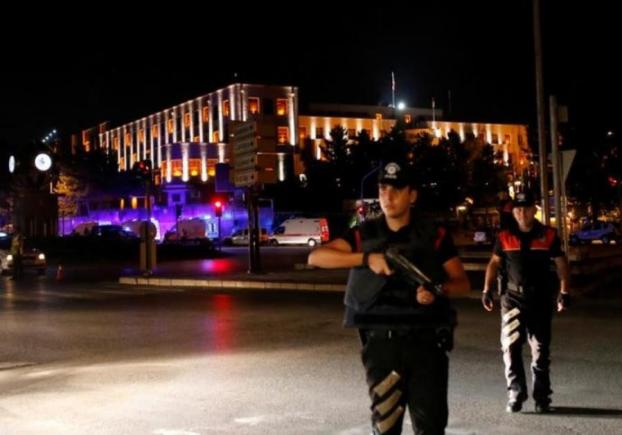 Încă un val de arestări în Turcia. De data asta, cel puţin 800 de persoane, în rândul poliţiştilor