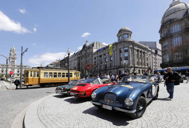 Peste 250 de mașini clasice din cadrul raliului Tour Amical 2017 vor fi expuse în curtea Țiriac Collection