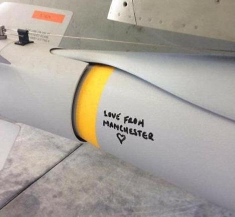  Love From Manchester, mesajul britanicilor pe o rachetă dedicată jihadiștilor din Statul Islamic