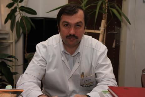 Prof.dr.Viorel Jinga: Prevenţia infecţiei tractului urinar începe cu cel puţin doi litri de lichide băute zilnic 