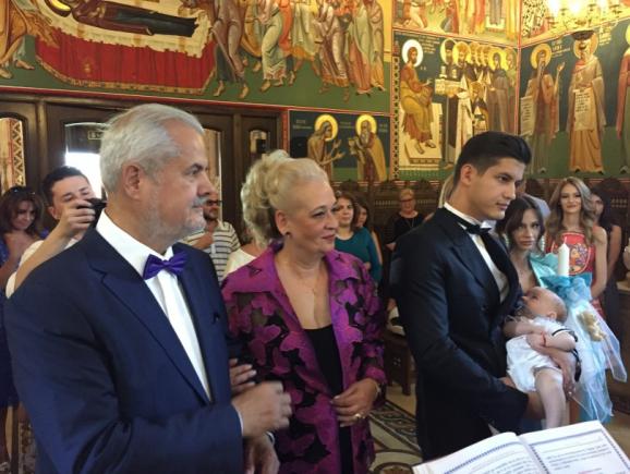 Adrian Năstase şi-a botezat nepotul. Cine a fost naş