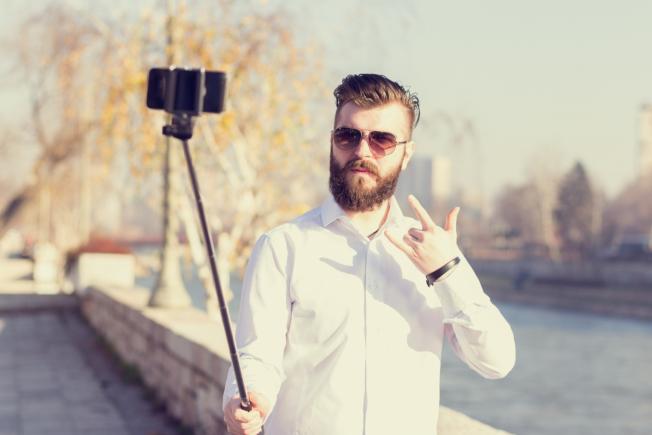 Bărbații europeni sunt mai mari amatori de selfie decât femeile