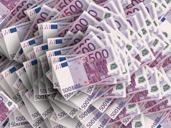Un băiat de 13 ani a împărțit mii de euro trecătorilor