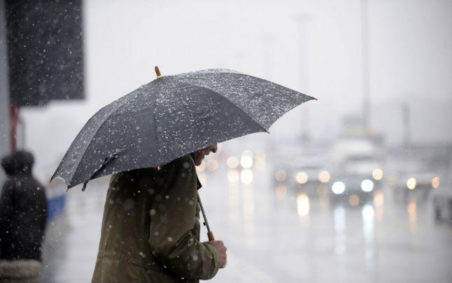 ANM anunţă ploi şi instabilitate atmosferică în weekend